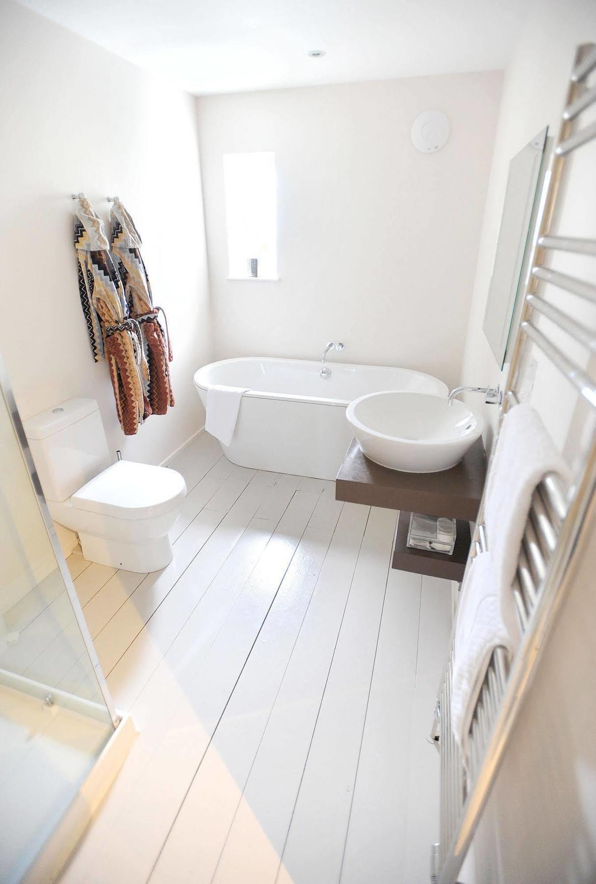 Tuddenham Mill Luxury Hotel Exterior photo Bathroom